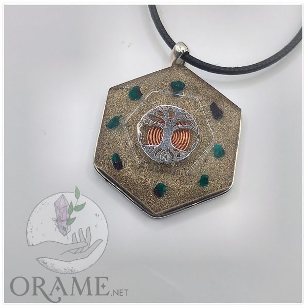 orgonite artisanale dioptase vertus pendentif arbre de vie signification chakra du coeur bloqué 01