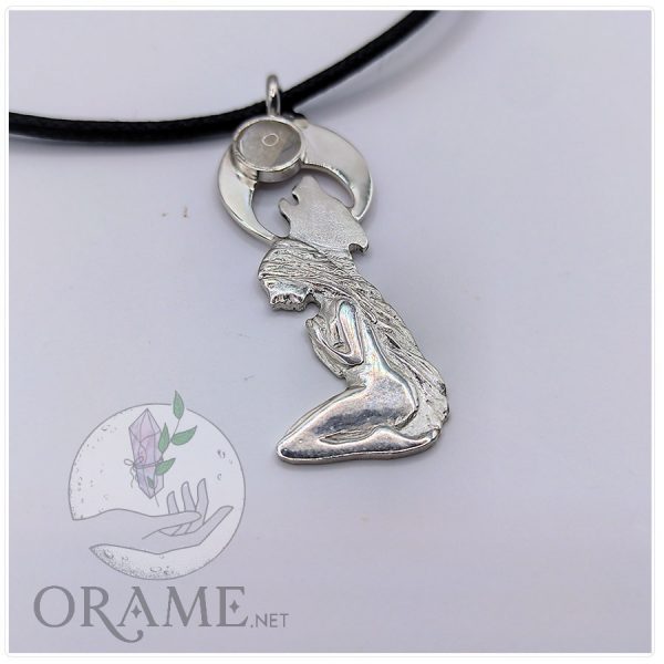 renouer avec son féminin sacré femme sauvage pendentif argent pierre de lune 02